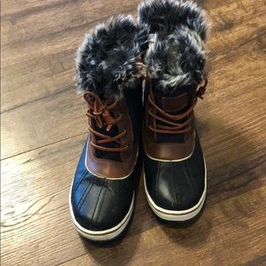 Super cute duck boots.